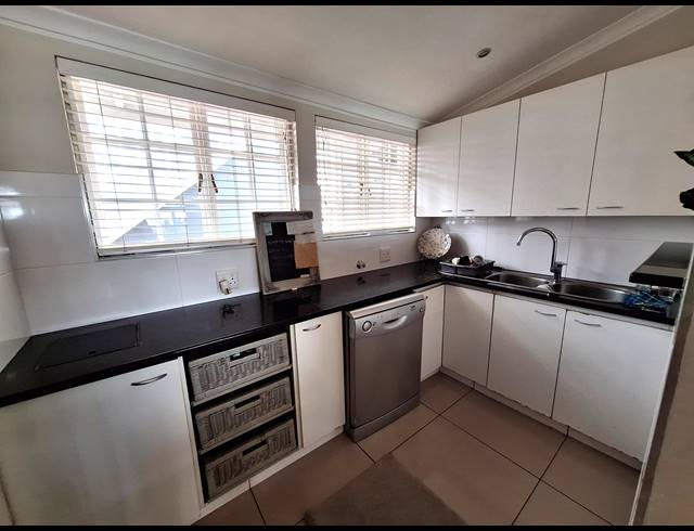 4 BEDROOM HOUSE TO LET IN LA LUCIA